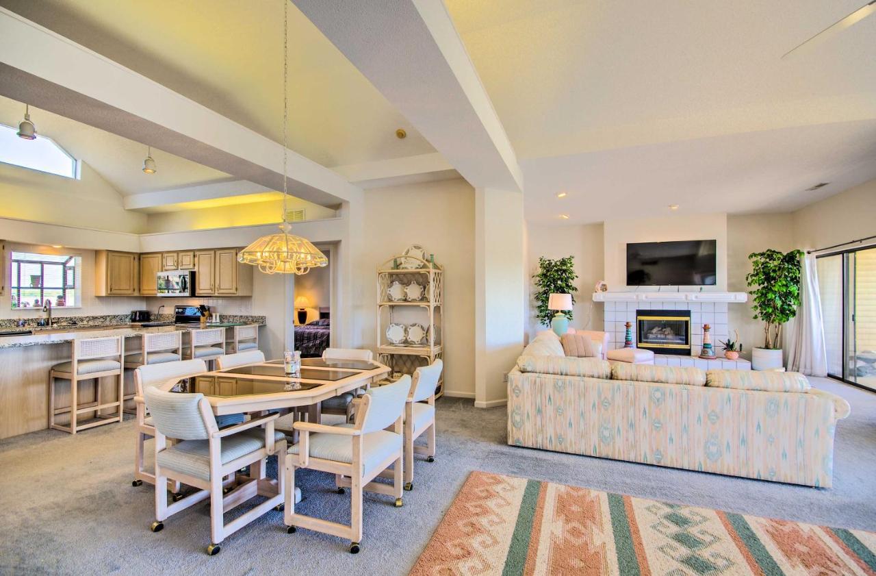 Bright Waterfront Condo With Resort Amenities! 奥沙克湖 外观 照片