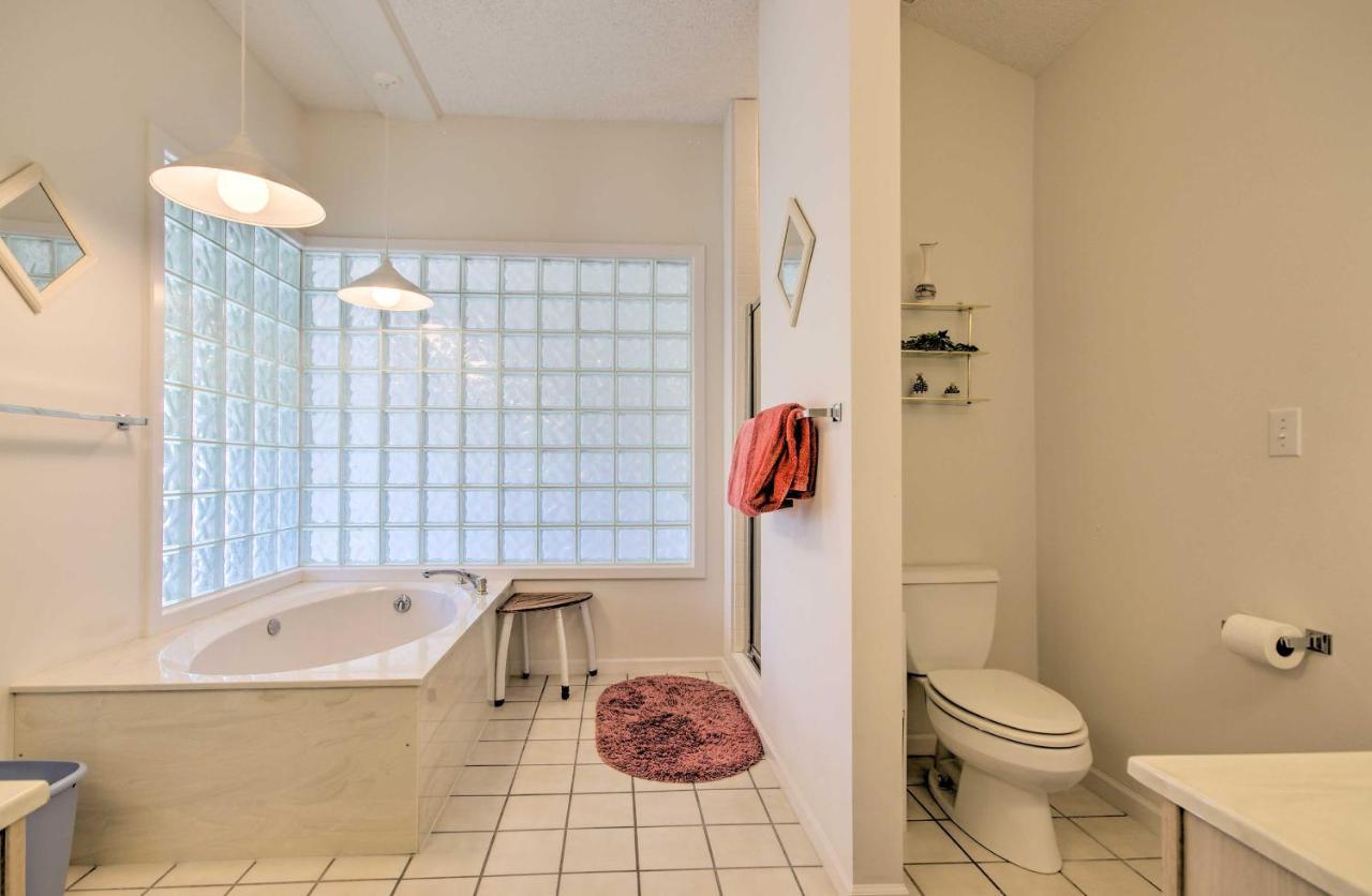 Bright Waterfront Condo With Resort Amenities! 奥沙克湖 外观 照片
